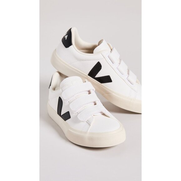 Veja Shoes - Veja Recife Chromefree Leather Sneakers in Extra White & Black 39 With Box Women